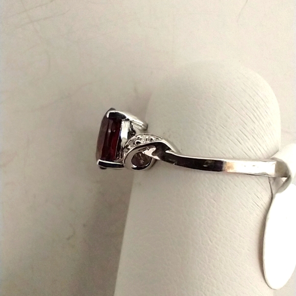 Genuine Garnet and Sterling Silver ring - Picture 8 of 10